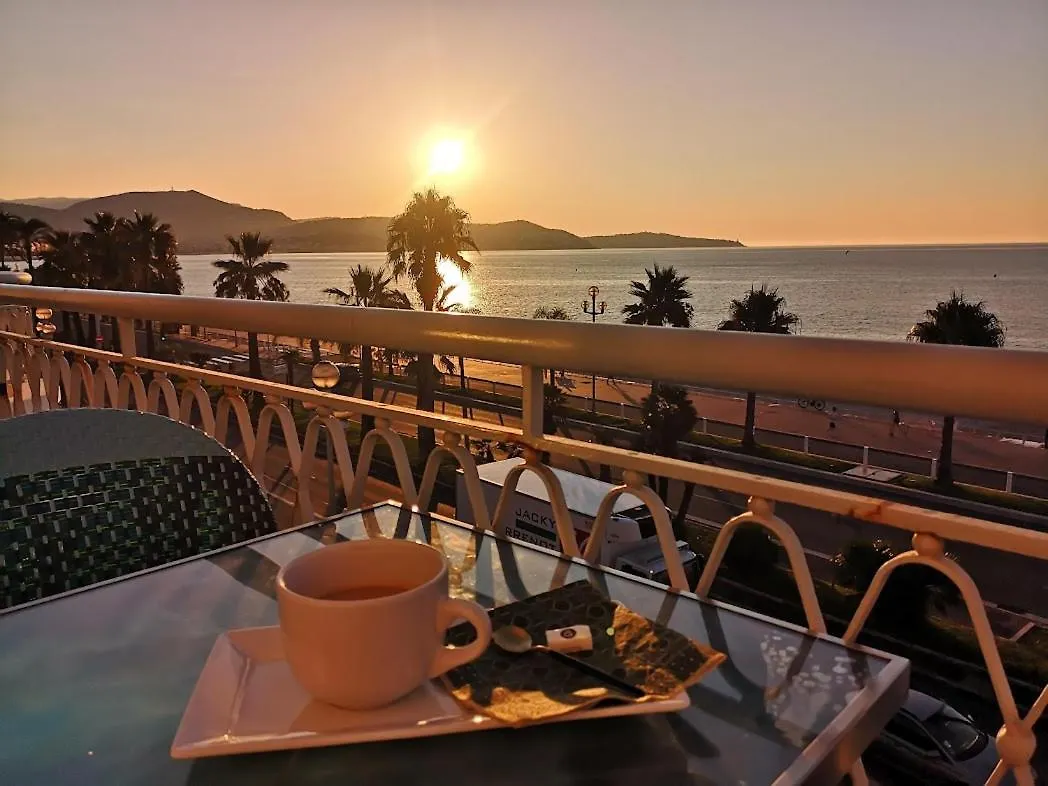 Beach Front, Superbe Appartement Pour 4 Personnes Nizza 0*,  Francia
