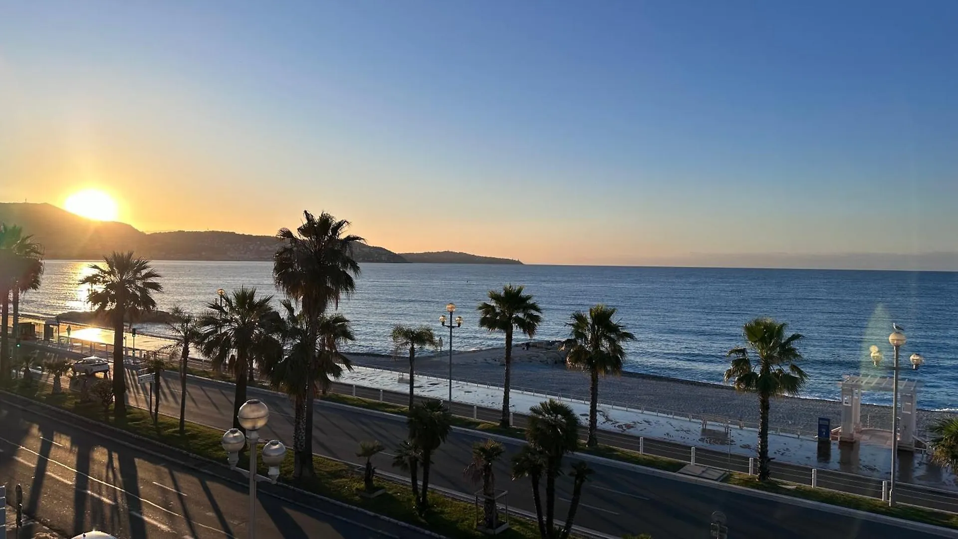 Beach Front, Superbe Appartement Pour 4 Personnes Nizza