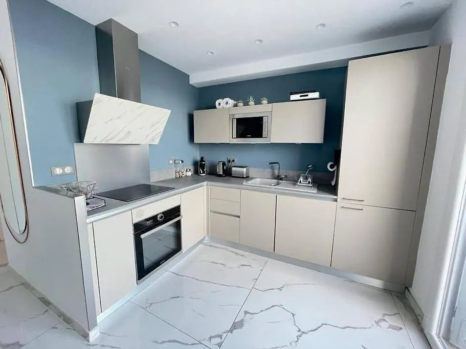 Beach Front, Superbe Appartement Pour 4 Personnes Nice Apartment