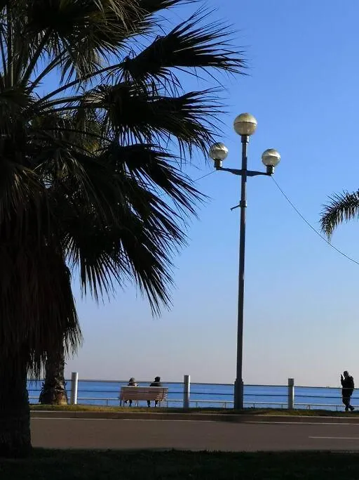 Beach Front, Superbe Appartement Pour 4 Personnes Nice