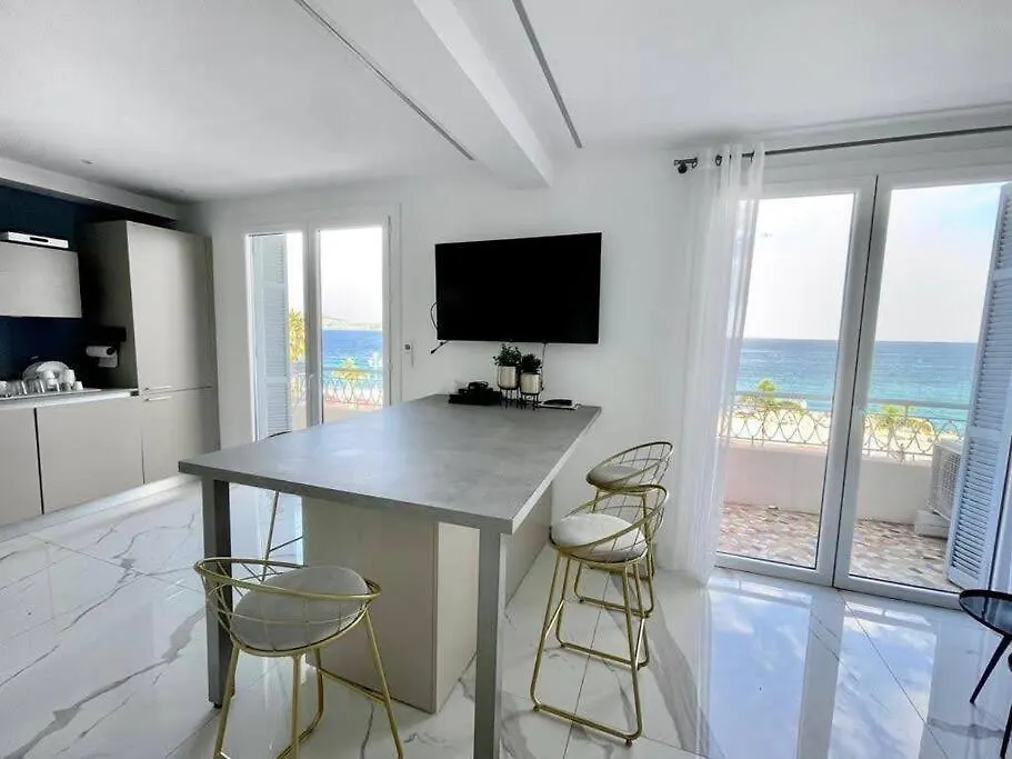Beach Front, Superbe Appartement Pour 4 Personnes Nice Apartment