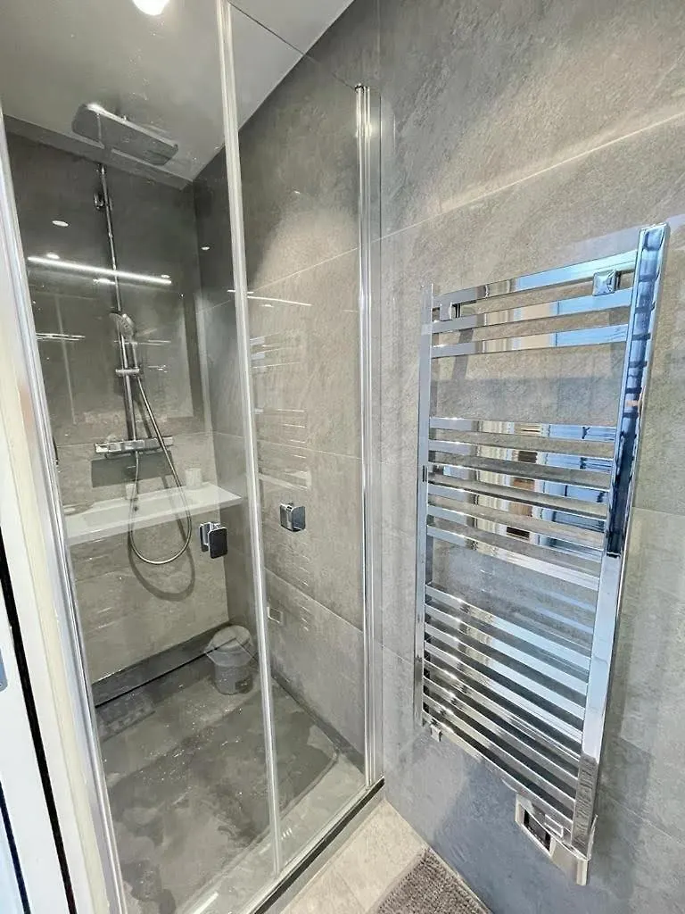 Apartment Beach Front, Superbe Appartement Pour 4 Personnes Nice France