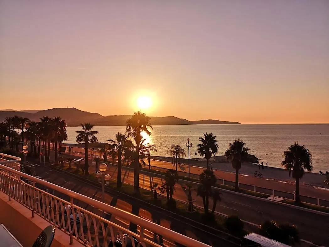 Beach Front, Superbe Appartement Pour 4 Personnes Nice France