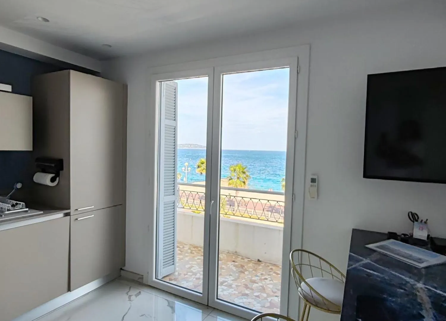 Beach Front, Superbe Appartement Pour 4 Personnes Nice Apartment
