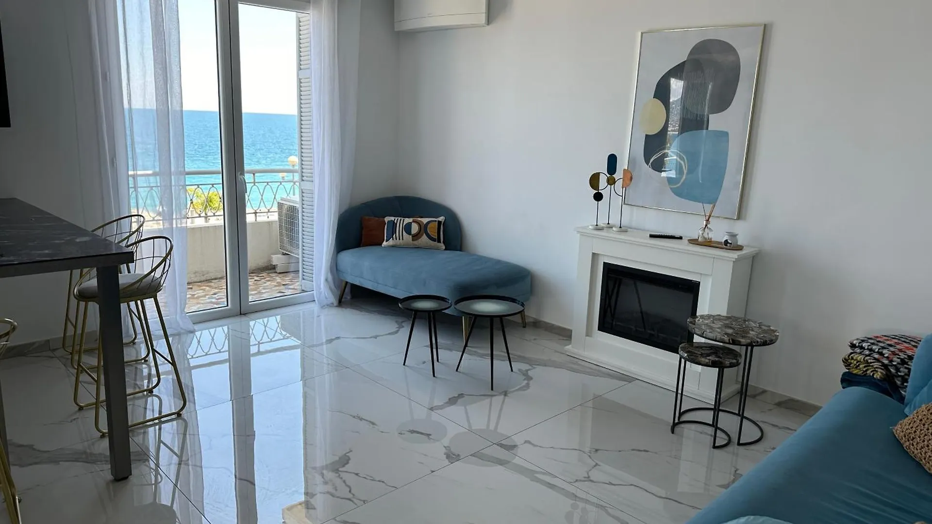Apartment Beach Front, Superbe Appartement Pour 4 Personnes Nice France