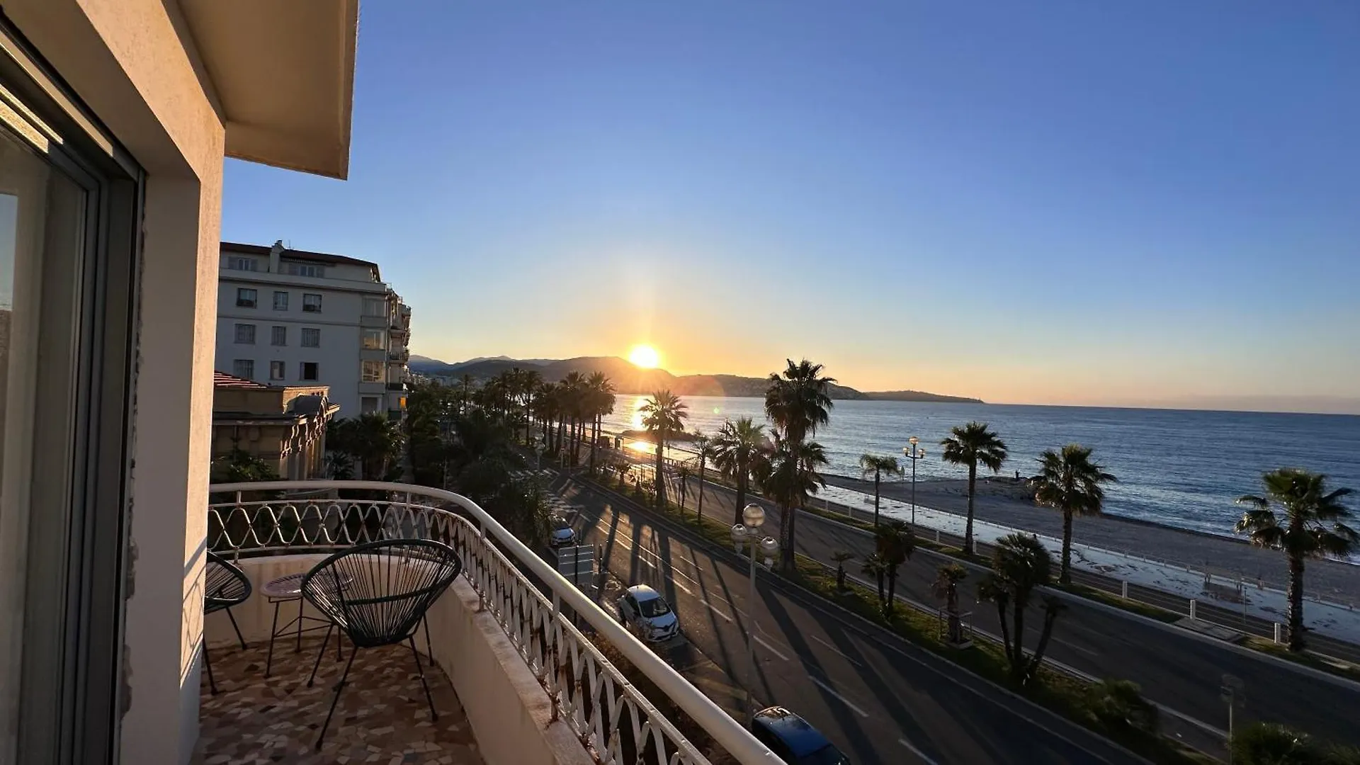 Beach Front, Superbe Appartement Pour 4 Personnes Nice 0*,