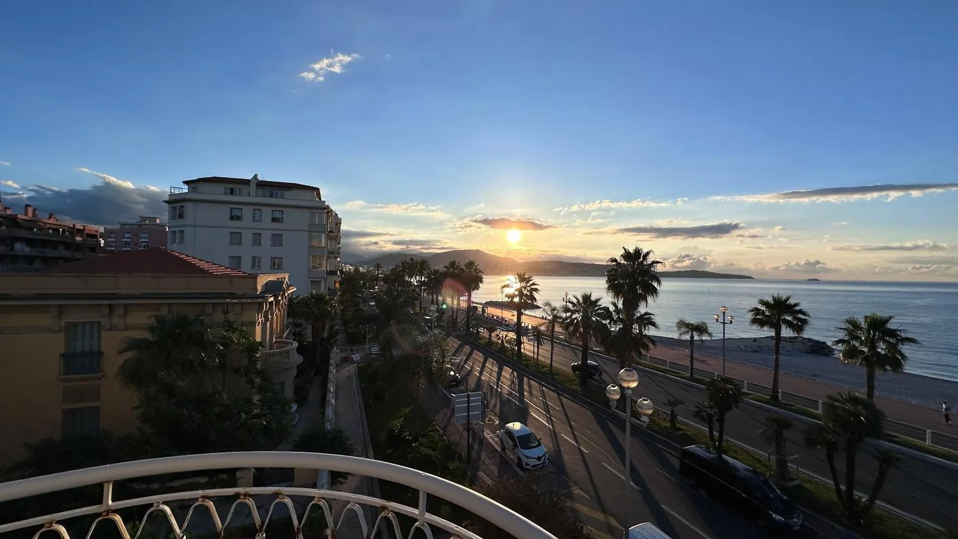 Beach Front, Superbe Appartement Pour 4 Personnes Nice 0*,  France